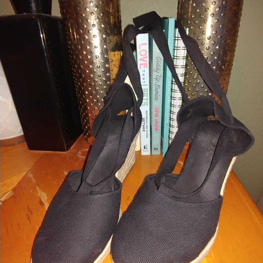 Black strappy wedges
